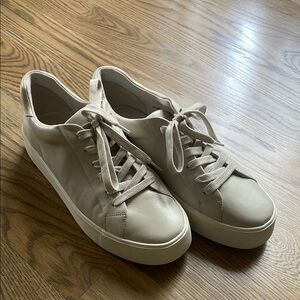 Vince Women's Cream Sneaker size us 8.5